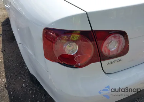 2010 Volkswagen Jetta Limited Edition z USA, uszkodzony, nr VIN 3VWAZ7AJ7AM076806